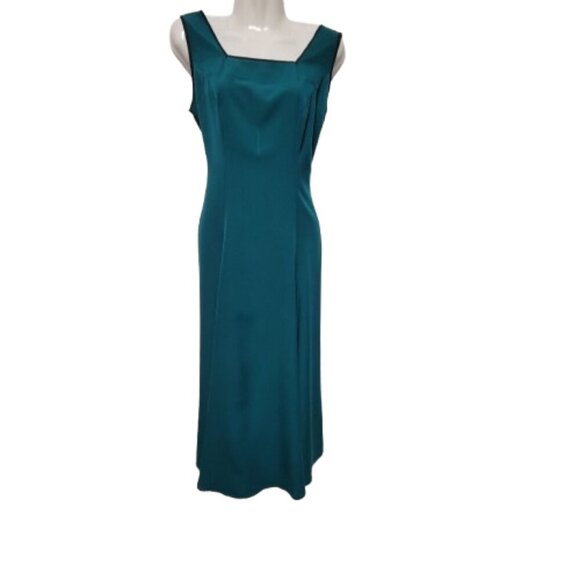 Green and Black Flare Dress - Picture 4 of 10